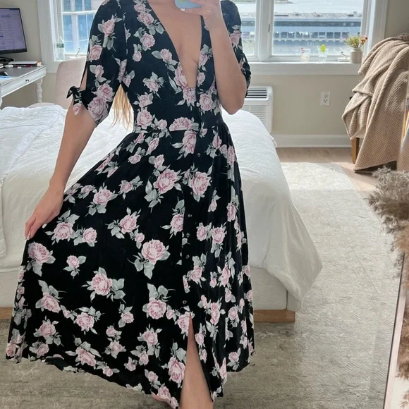 flowy mid length dress Plus-Size Open-Back Long Prom Ball Gown main image 1